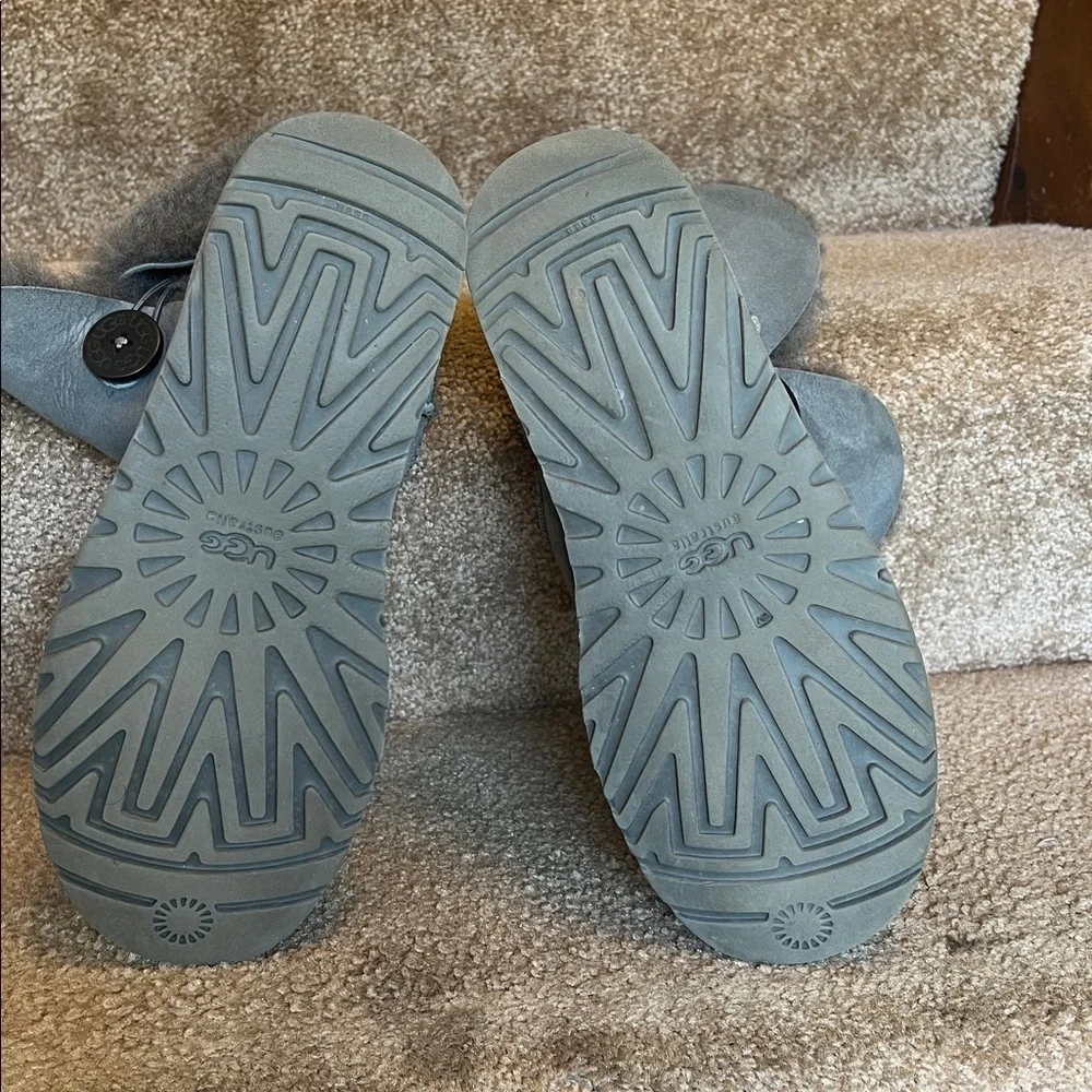 UGG Women's Bailey Button II Boot - Gray - Used Good Condition